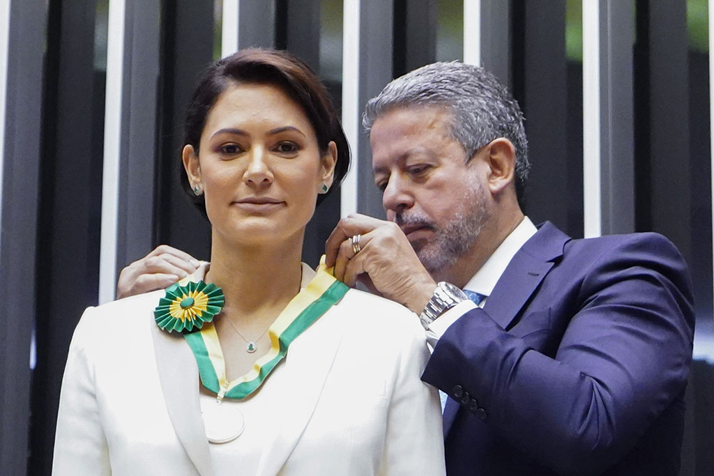 Michelle Bolsonaro recebe Medalha do Mérito Legislativo - Curitiba
